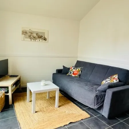 Daire Bright With Terrace In *